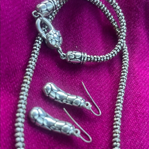 Sold- Vintage Elegant Silvertone Jewelry Set for Women - Picture 3 of 7